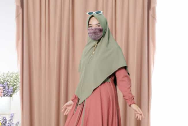 Perpaduan Jilbab Warna Hijau dan Baju Warna Terakota