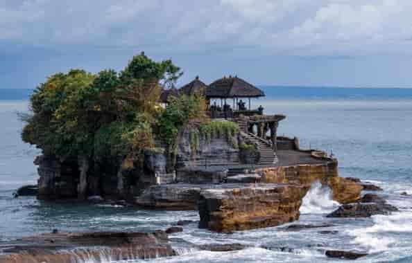 pura tanah lot